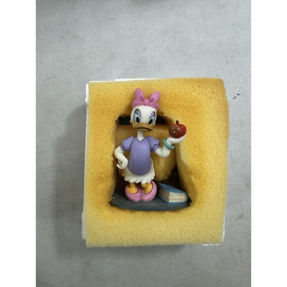 Danbury Mint Figurine Perpetual Calendar Walt Disney Daisy Duck September Apple - Picture 4 of 4